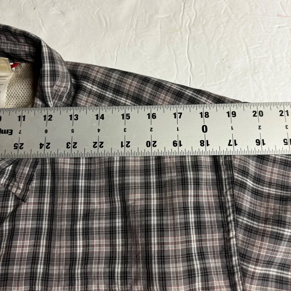 The North Face Mens Large Grey‎ Plaid Short Sleeve Button Up Hiking Shirt L/G